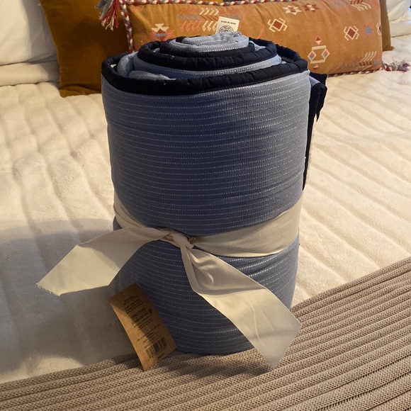 Levi’s Sherpa blanket - Picture 2 of 5